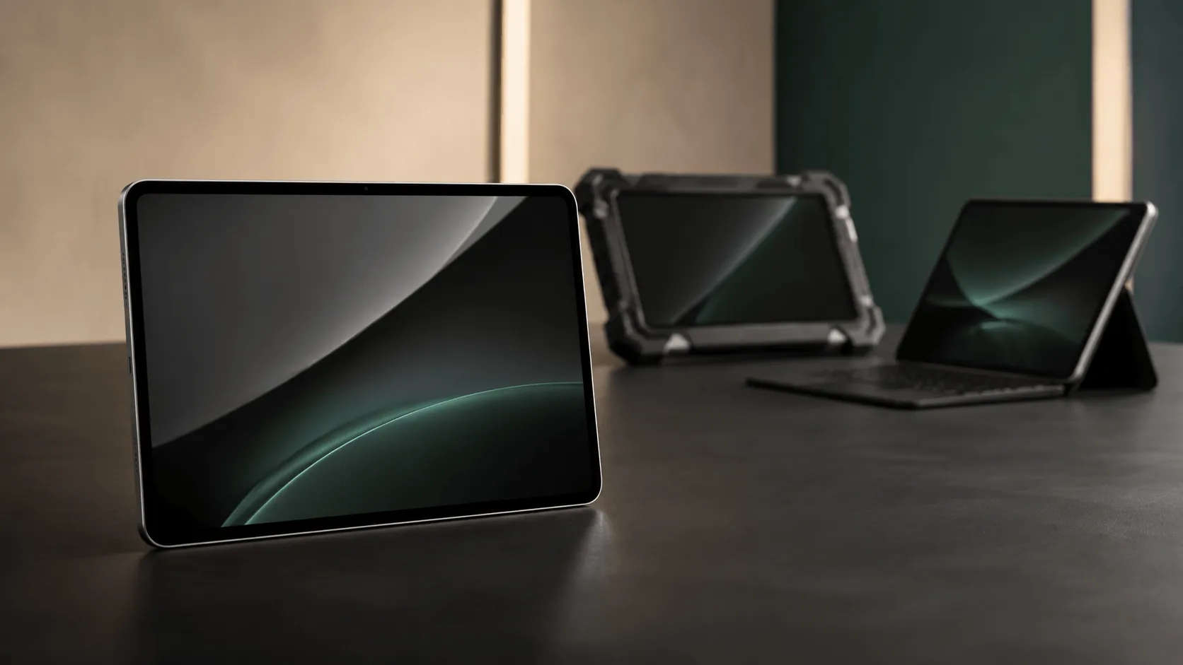 Tres tablets empresariales: convencional, rugerizada y convertible con teclado