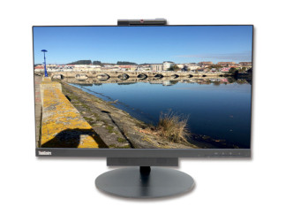 Lenovo ThinkCentre M920Q Tiny Kit AIO reacondicionado con monitor, mini PC integrado y periféricos.